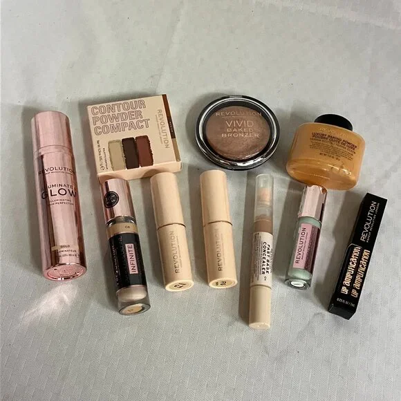Revolution 10-Piece Full Face Makeup Set Glow, Contour, Conceal & More - Picture 1 of 3